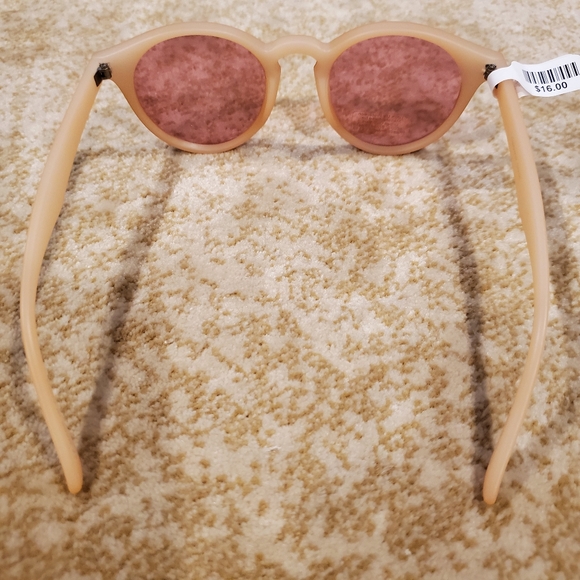 UO Coastal Round Sunglasses - Picture 2 of 6